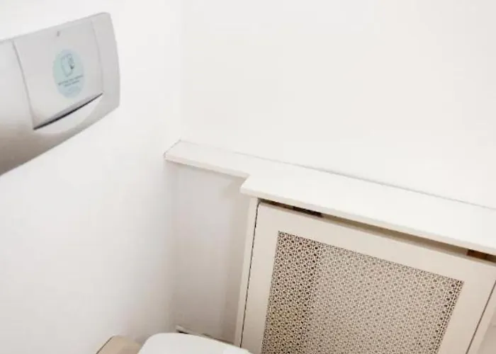 Apartment Premium With Shared Balcony & Free Parking