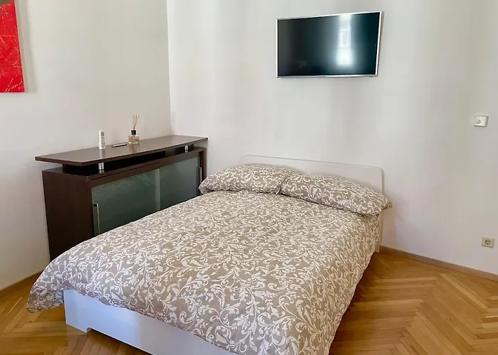 Premium With Shared Balcony & Free Parking *